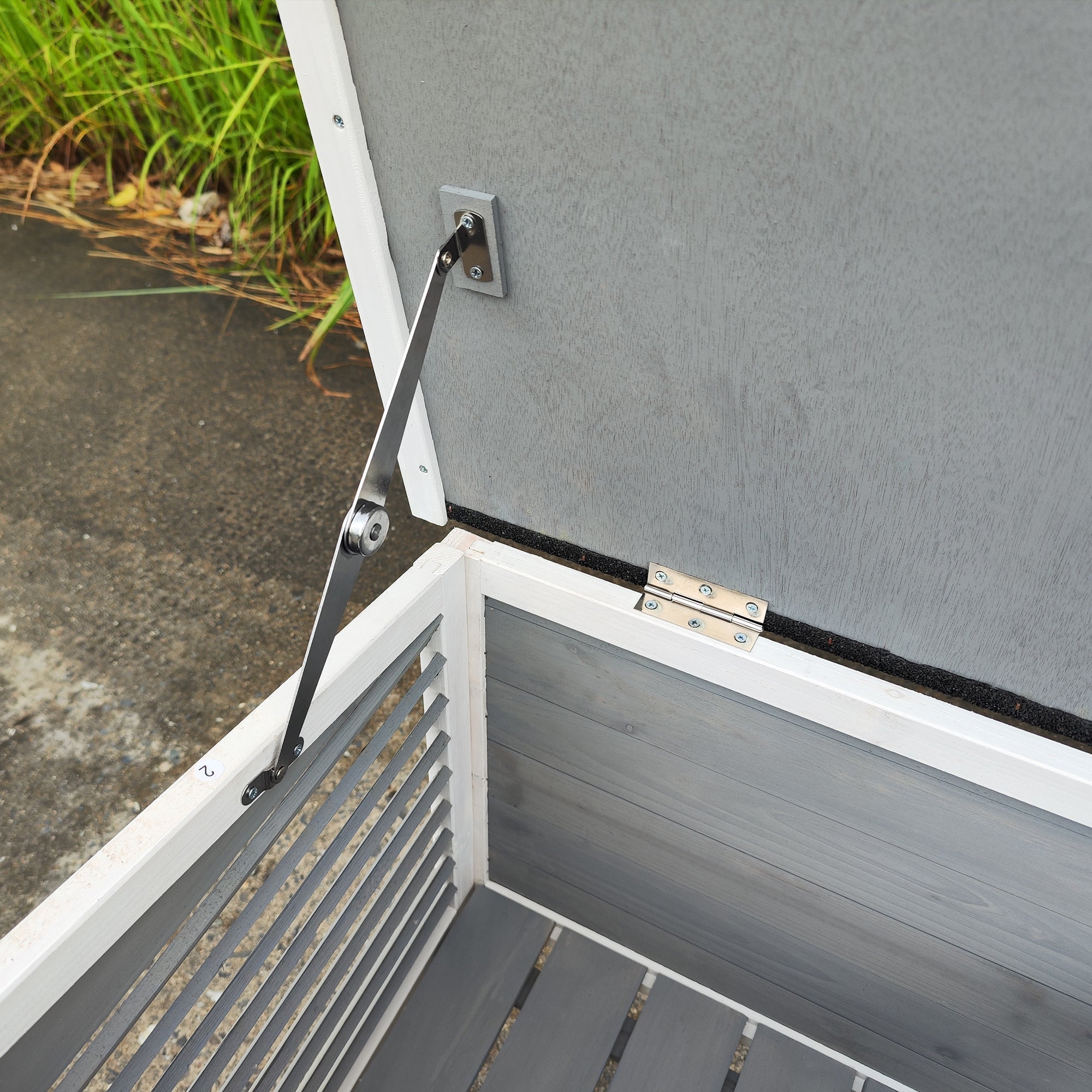 Outdoor Breathable Cat House for Outside Cats,Cat Shelter for Feral Cats with Escape Door,Porch Deck - IronWear Co.